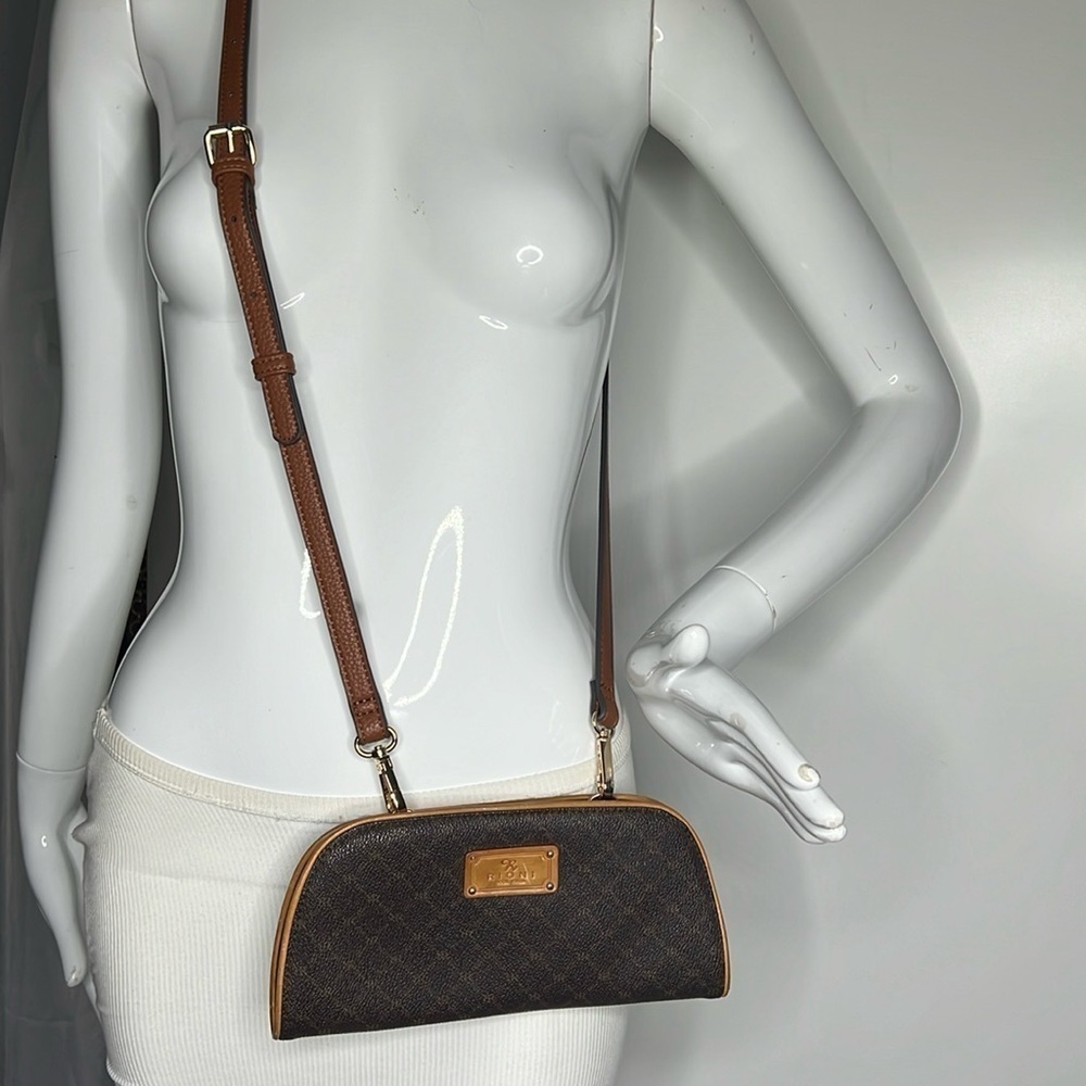 Rioni Zip Clutch Wallet with Detachable Adjustable Leather Strap